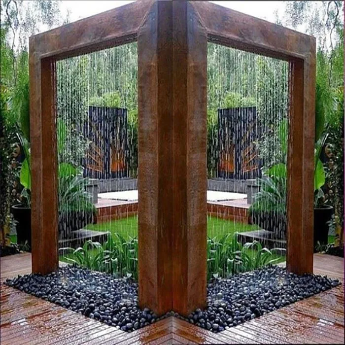 large outdoor water fountains
